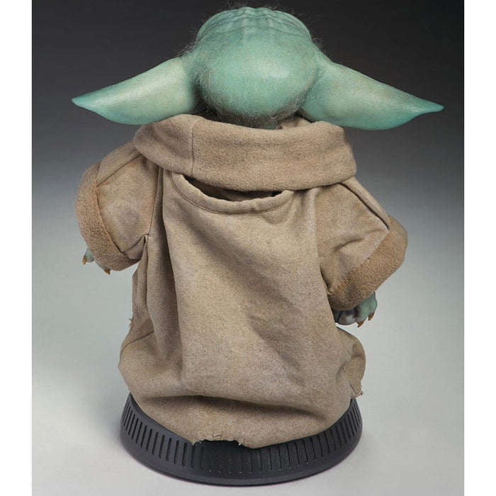 Precomanda Figurina Life-Size Star Wars The Mandalorian - The Child 42 cm