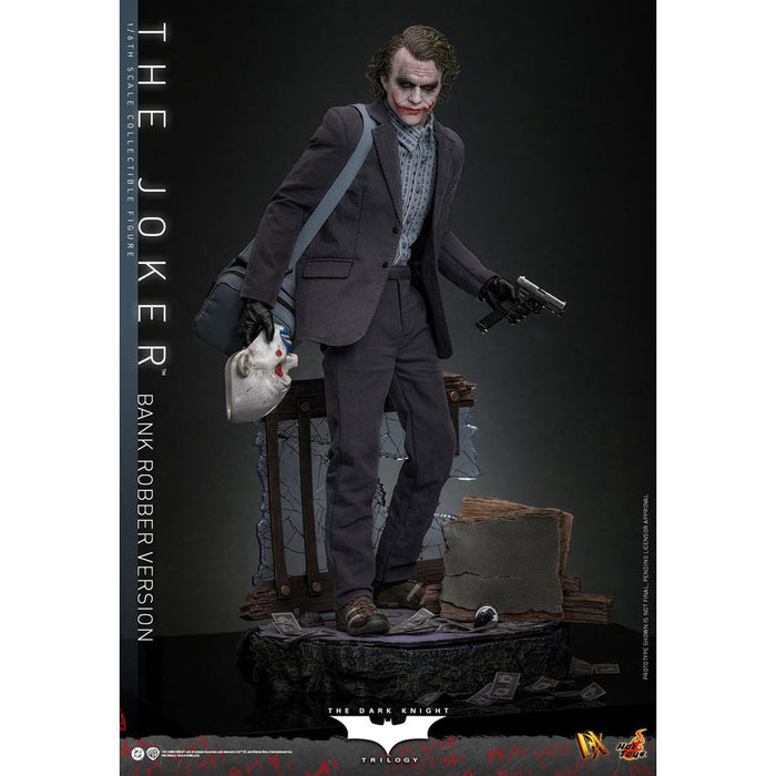 Precomanda Figurina Articulata The Dark Knight DX 1/6 - The Joker (Bank Robber Version) 30 cm