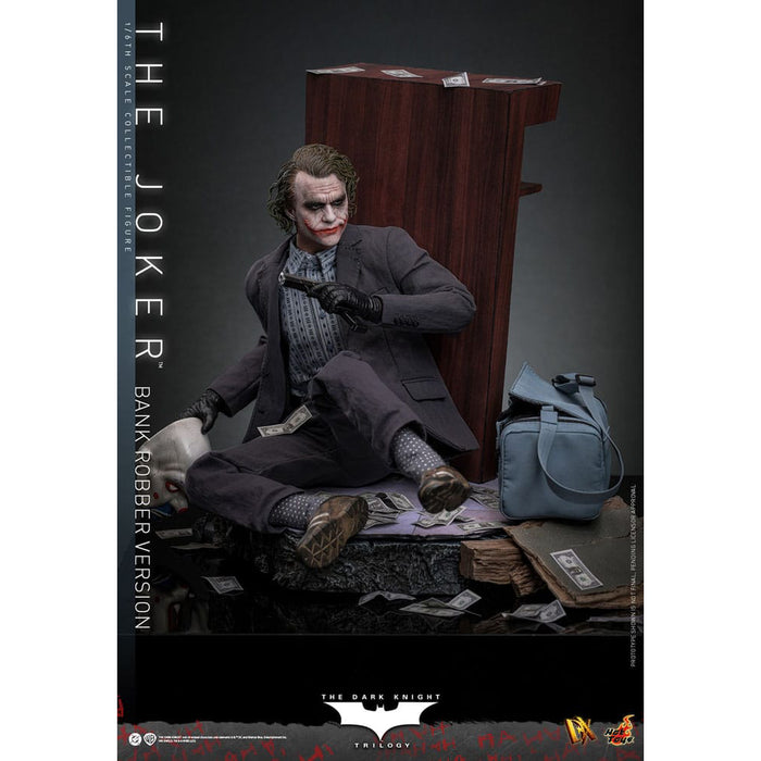 Precomanda Figurina Articulata The Dark Knight DX 1/6 - The Joker (Bank Robber Version) 30 cm