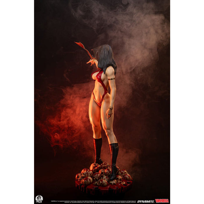 Precomanda Figurina Vampirella 1/2 - Vampirella 112 cm