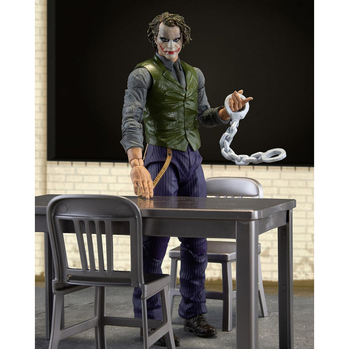 Figurina Articulata DC Multiverse The Joker (Jail Cell Variant) (The Dark Knight) (Gold Label) 18 cm