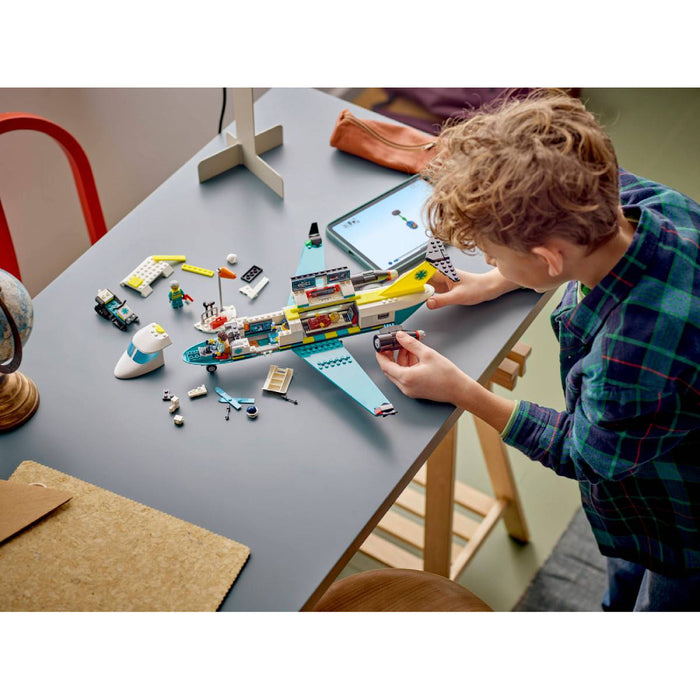 Lego City - Avion-ambulanta pentru urgente (60465)