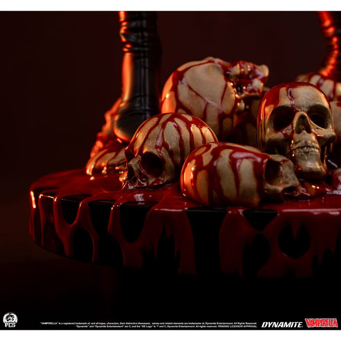 Precomanda Figurina Vampirella 1/2 - Vampirella 112 cm