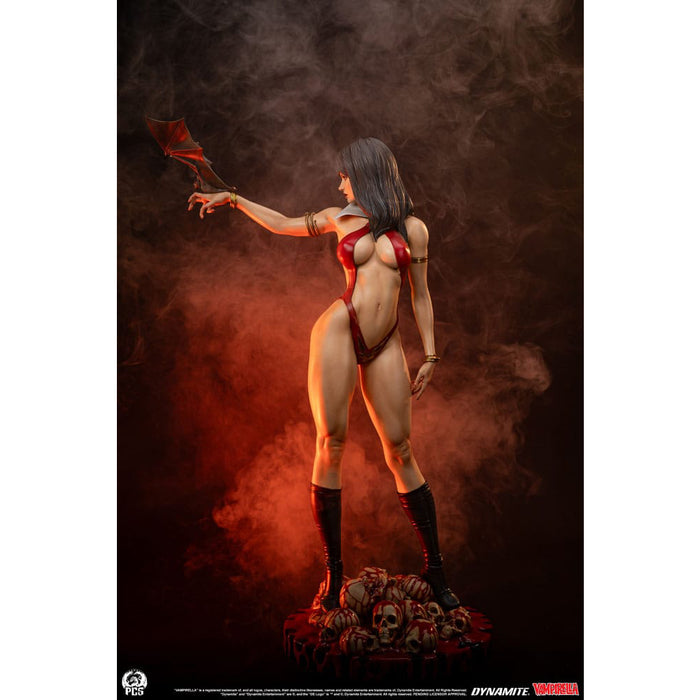 Precomanda Figurina Vampirella 1/2 - Vampirella 112 cm
