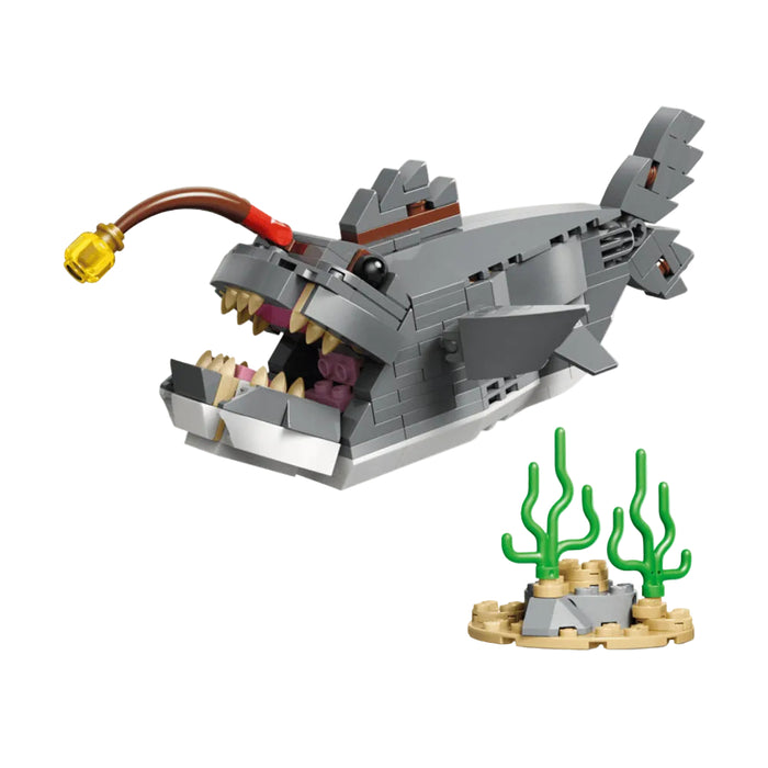 Lego Creator 3in1 - Rechin feroce cu un cufar de comori 31381