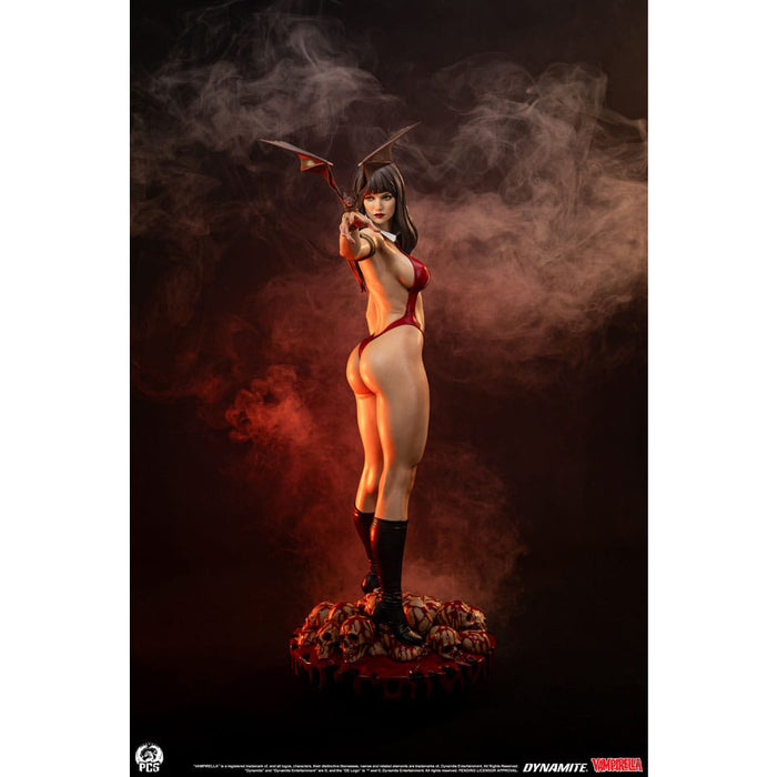 Precomanda Figurina Vampirella 1/2 - Vampirella 112 cm