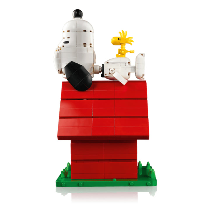 Lego  Ideas - Peanuts - Casuta lui Snoopy (21368)