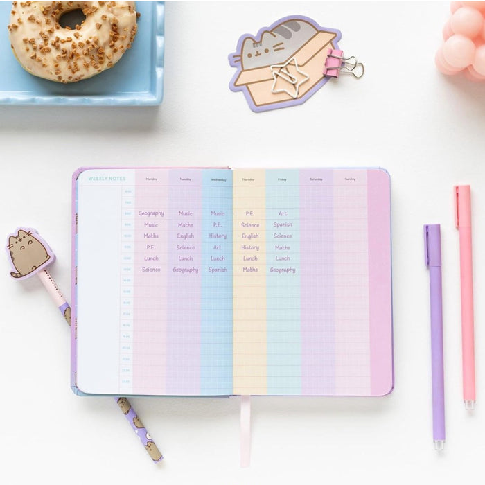 Agenda de buzunar Pusheen 2025/2026 Academic Diary Week to View 17 Months