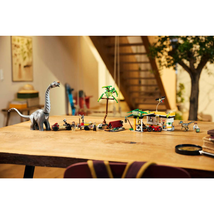 Lego Jurassic World Renasterea - Misiune de urmarire a unui Velociraptor si a unui Titanosaurus (76973)