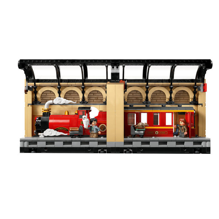 Lego Creator - Harry Potter Coltul cu carti - Expresul Hogwarts (76450)