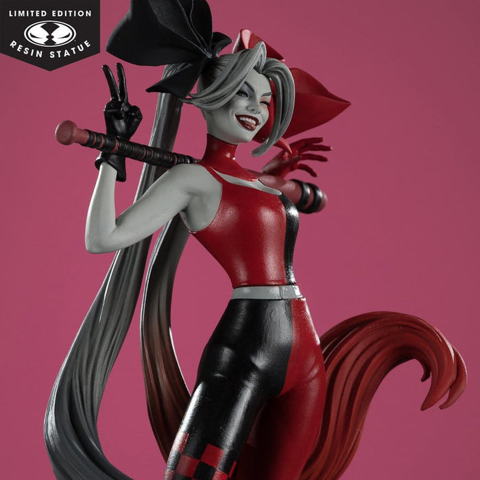 Precomanda Figurina DC Direct Harley Quinn Red, White & Black 1/10 - Harley Quinn by Alex Garner 21 cm