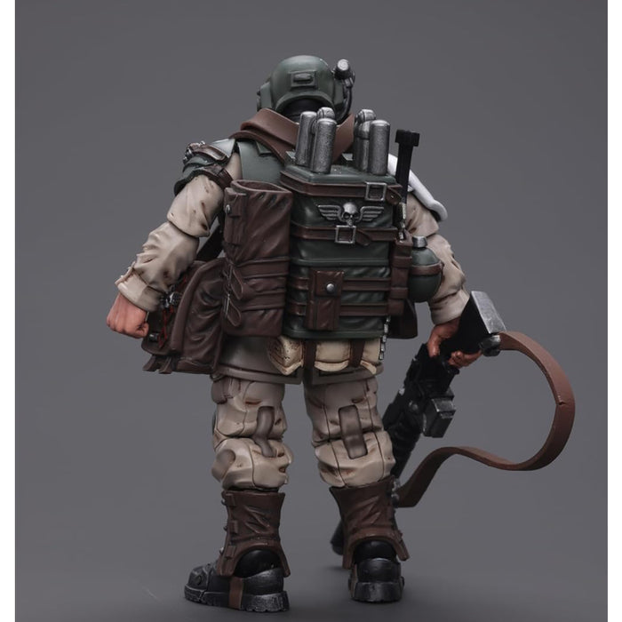 Figurina Articulata Warhammer 40k 1/18 Astra Militarum Cadian Command Squad Veteran with Medi-pack 12 cm