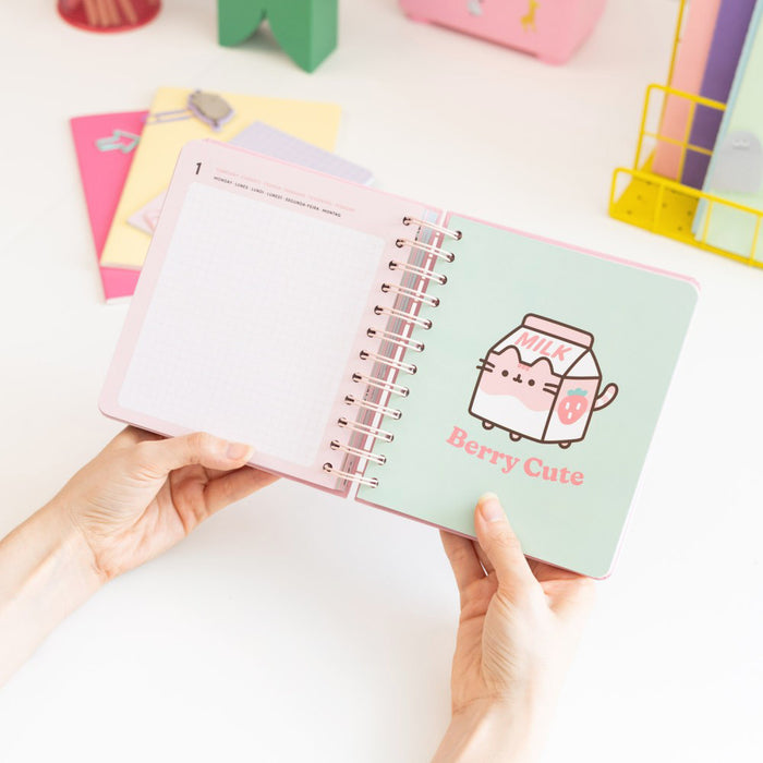 Agenda Pusheen 2026/2027 Day per Page 11 Months Academic Diary