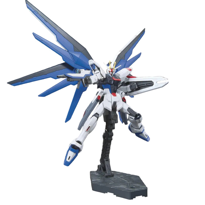 Figurina Articulata HGCE Gundam - Freedom 1/144