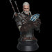 Figurina: Witcher 3 Wild Hunt Geralt Playing Gwent - Red Goblin
